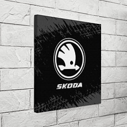 Холст квадратный Skoda speed на темном фоне со следами шин, цвет: 3D-принт — фото 2