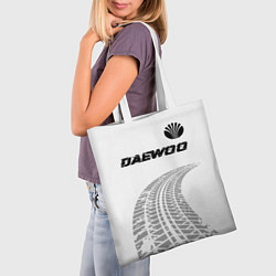 Сумка-шопер Daewoo speed на светлом фоне со следами шин: симво, цвет: 3D-принт — фото 2