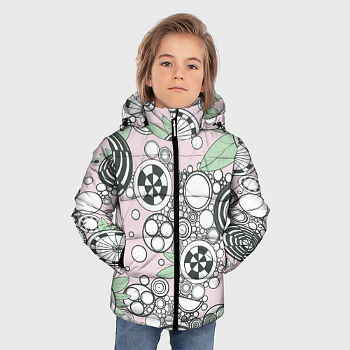 Зимняя куртка для мальчика Абстрактные черно-белые круги в зелёных листьях / 3D-Светло-серый – фото 3