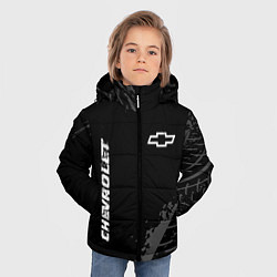 Куртка зимняя для мальчика Chevrolet Speed на темном фоне со следами шин, цвет: 3D-черный — фото 2