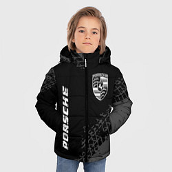Куртка зимняя для мальчика Porsche speed на темном фоне со следами шин: надпи, цвет: 3D-черный — фото 2