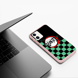 Чехол iPhone 11 матовый TANJIRO KAMAD, КЛИНОК РАССЕКАЮЩИЙ ДЕМОНОВ, цвет: 3D-светло-розовый — фото 2