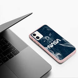 Чехол iPhone 11 матовый Nasa - космонавт - паттерн, цвет: 3D-светло-розовый — фото 2