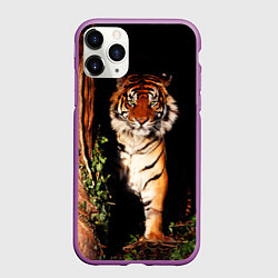 Чехол iPhone 11 Pro матовый Тигр выглядывает из темноты - большая картинка, цвет: 3D-фиолетовый