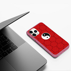 Чехол iPhone 11 Pro матовый Yin Yang, цвет: 3D-малиновый — фото 2