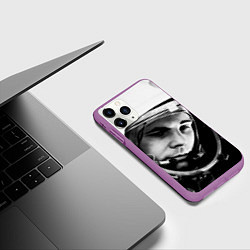 Чехол iPhone 11 Pro матовый Гагарин космонавт, цвет: 3D-фиолетовый — фото 2