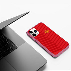 Чехол iPhone 11 Pro матовый FC Manchester United: Reverse, цвет: 3D-малиновый — фото 2