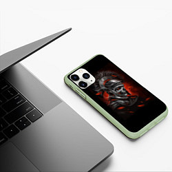 Чехол iPhone 11 Pro матовый Мертвый легионер, цвет: 3D-салатовый — фото 2