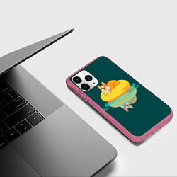 Чехол iPhone 11 Pro матовый Корги на пончике, цвет: 3D-малиновый — фото 2