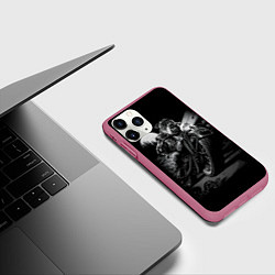 Чехол iPhone 11 Pro матовый Бульдог-байкер, цвет: 3D-малиновый — фото 2