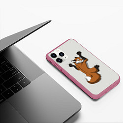Чехол iPhone 11 Pro матовый Лис вцепился, цвет: 3D-малиновый — фото 2