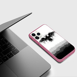 Чехол iPhone 11 Pro матовый ЧЁРНЫЙ ВОРОН, цвет: 3D-малиновый — фото 2