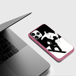 Чехол iPhone 11 Pro матовый Сноубордисты, цвет: 3D-малиновый — фото 2