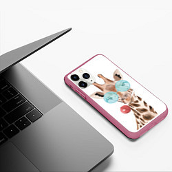 Чехол iPhone 11 Pro матовый Жираф в очках, цвет: 3D-малиновый — фото 2