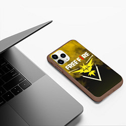Чехол iPhone 11 Pro матовый FREEFIRE YELLOW SMOKE Z, цвет: 3D-коричневый — фото 2