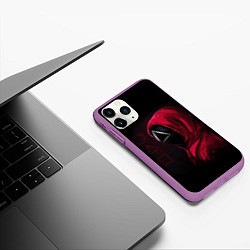 Чехол iPhone 11 Pro матовый ИГРА В КАЛЬМАРА, СТРАЖ ТРЕУГОЛЬНИК, ФИГУРЫ ИГРЫ, цвет: 3D-фиолетовый — фото 2