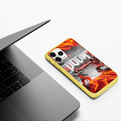 Чехол iPhone 11 Pro матовый DOOM ETERNAL ДУМ ПАЛАЧ РОКА В ОГНЕ, цвет: 3D-желтый — фото 2