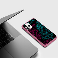 Чехол iPhone 11 Pro матовый НЕОНОВЫЕ ДРАКОНЫ NEON DRAGON, цвет: 3D-малиновый — фото 2