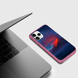 Чехол iPhone 11 Pro матовый Извержение вулкана ночью, цвет: 3D-малиновый — фото 2