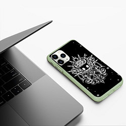 Чехол iPhone 11 Pro матовый НОВОГОДНИЙ HOLLOW KNIGHT ЧЁРНЫЙ, цвет: 3D-салатовый — фото 2