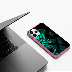 Чехол iPhone 11 Pro матовый МАСКА И ТАТУИРОВКА СЯО XIAO ГЕНШИН, цвет: 3D-малиновый — фото 2