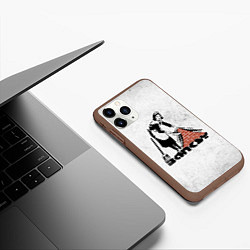 Чехол iPhone 11 Pro матовый БЭНКСИ Заметите это под ковер BANKSY, цвет: 3D-коричневый — фото 2