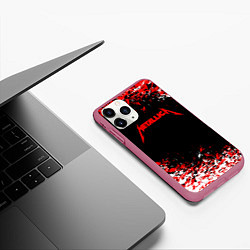Чехол iPhone 11 Pro матовый Metallica текстура белая красная, цвет: 3D-малиновый — фото 2