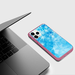 Чехол iPhone 11 Pro матовый Новогодние снежинки, цвет: 3D-малиновый — фото 2