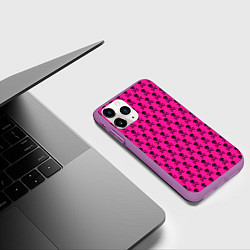 Чехол iPhone 11 Pro матовый Розовый фон с черепами паттерн, цвет: 3D-фиолетовый — фото 2