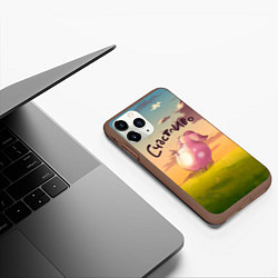 Чехол iPhone 11 Pro матовый Поросенок Счастливо, цвет: 3D-коричневый — фото 2