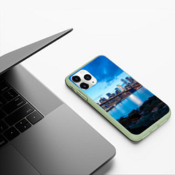 Чехол iPhone 11 Pro матовый Закат в мегаполисе, цвет: 3D-салатовый — фото 2