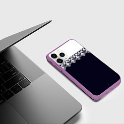 Чехол iPhone 11 Pro матовый Белое кружево на темном синем фоне, цвет: 3D-фиолетовый — фото 2