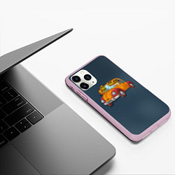 Чехол iPhone 11 Pro матовый Веселые лягухи на авто, цвет: 3D-розовый — фото 2
