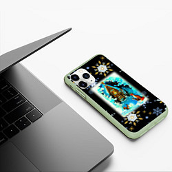 Чехол iPhone 11 Pro матовый Новый год изба и звери в лесу, цвет: 3D-салатовый — фото 2