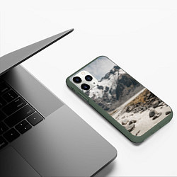 Чехол iPhone 11 Pro матовый Горы и река с камнями, цвет: 3D-темно-зеленый — фото 2