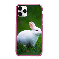Чехол iPhone 11 Pro матовый Кролик на фоне травы, цвет: 3D-малиновый
