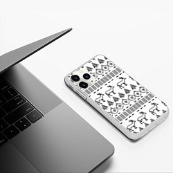Чехол iPhone 11 Pro матовый Черно-белый узор с оленями, цвет: 3D-белый — фото 2