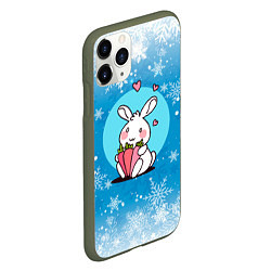 Чехол iPhone 11 Pro матовый Зайчик с морковками на снежном фоне, цвет: 3D-темно-зеленый — фото 2