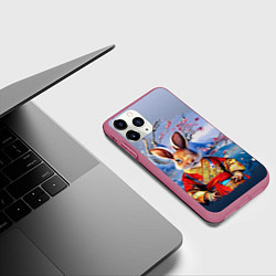 Чехол iPhone 11 Pro матовый Кролик в китайском халате, цвет: 3D-малиновый — фото 2