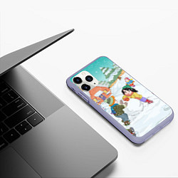 Чехол iPhone 11 Pro матовый Новогодние каникулы - дети лепят снеговика, цвет: 3D-светло-сиреневый — фото 2