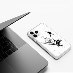 Чехол iPhone 11 Pro матовый Queen и рок символ, цвет: 3D-белый — фото 2
