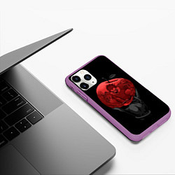 Чехол iPhone 11 Pro матовый Рюк и красное яблоко, цвет: 3D-фиолетовый — фото 2