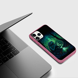 Чехол iPhone 11 Pro матовый Лягушонок Пепе сидит на болоте, цвет: 3D-малиновый — фото 2