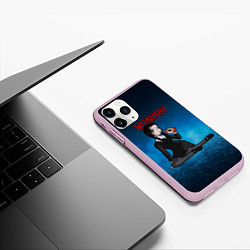 Чехол iPhone 11 Pro матовый Нарисованная Уэнсдэй пьет яд, цвет: 3D-розовый — фото 2