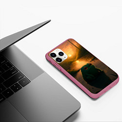 Чехол iPhone 11 Pro матовый Лягушонок Пепе у себя дома, цвет: 3D-малиновый — фото 2
