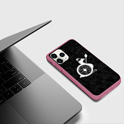 Чехол iPhone 11 Pro матовый Вооруженный гусь воин викинг, цвет: 3D-малиновый — фото 2