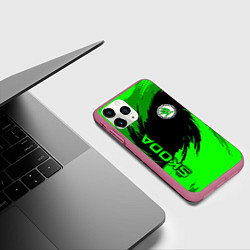 Чехол iPhone 11 Pro матовый Шкода - зеленые штрихи, цвет: 3D-малиновый — фото 2