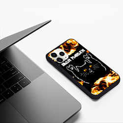 Чехол iPhone 11 Pro матовый Iron Maiden рок кот и огонь, цвет: 3D-черный — фото 2