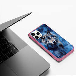 Чехол iPhone 11 Pro матовый Голова волка на ледяном фоне, цвет: 3D-малиновый — фото 2