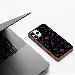 Чехол iPhone 11 Pro матовый Оружие - цветной на чёрном, цвет: 3D-коричневый — фото 2